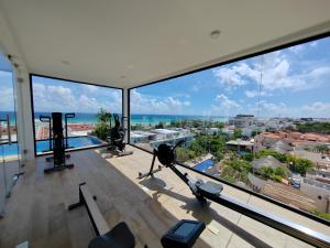 an empty house with a gym with a view of the ocean at NEW! Encantador estudio a unos pasos de la Playa By Yeah in Playa del Carmen