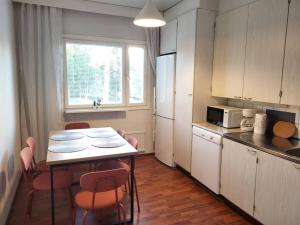 Kuchyň nebo kuchyňský kout v ubytování Liberty apartment Saarijärvi 13
