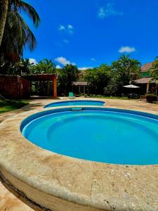 a large pool with blue water in a yard at Lujosa villa en Metro Country Club in La Puntica de Juan Dolio