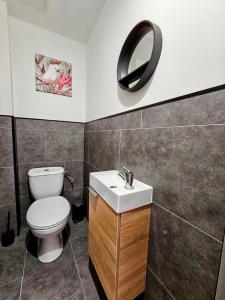 A bathroom at Le Cottage du Château