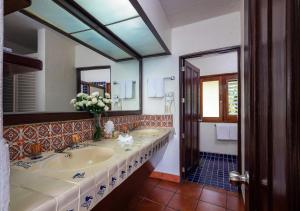 Imagen de la galería de WIVC Conchas Chinas Condo - Stunning Ocean & Mountain Views, Close To The Beach & Romantic Zone, en Puerto Vallarta