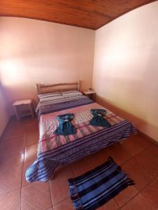 a bedroom with a bed in a room at Suite Maromba in Núcleo Mauá