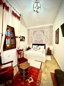 Postel nebo postele na pokoji v ubytování Riad Al-Qurtubi