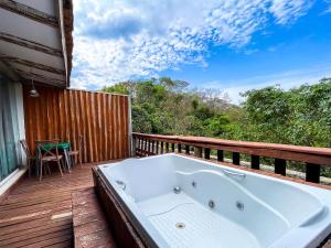 a bath tub on the deck of a house at Ranchos 30 Hotel Fazenda in Hidrolândia