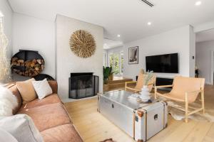 a living room with a couch and a fireplace at Blue Mountains Bliss in Leura