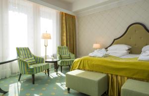 Postel nebo postele na pokoji v ubytování Hotel Bristol