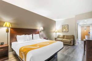 Cama o camas de una habitación en Quality Inn Conference Center at Citrus Hills