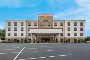 a rendering of a hotel with a parking lot at Comfort Suites in Commerce