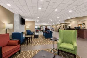a hospital lobby with chairs and a waiting room at Comfort Suites in Commerce