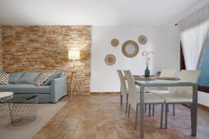 a living room with a couch and a table and chairs at Casa Dael in El Matorral