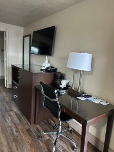 TV a/nebo společenská místnost v ubytování Travelodge by Wyndham Florence