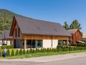 a house with a wooden roof on a street at Bergzicht 2B in Sankt Lorenzen ob Murau