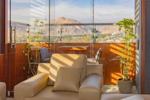 a balcony with a couch and a view of a mountain at Hotel San Lorenzo in Moquegua
