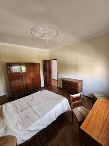 Ένα ή περισσότερα κρεβάτια σε δωμάτιο στο Only Room, Habitacion Lujo Cama Doble 5 min aeropuerto