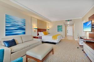 TV a/nebo společenská místnost v ubytování Luxurious Beach Resort Balcony