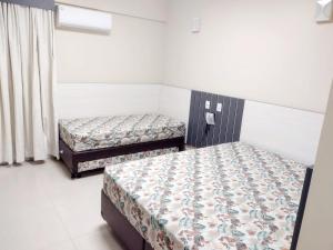 Ένα ή περισσότερα κρεβάτια σε δωμάτιο στο APARTAMENTO SPAZZIO DI ROMA com acesso ao acqua park splash +30 φωτογραφίες
