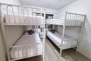 Ліжко або ліжка в номері The Poplars, Pool Access Getaway