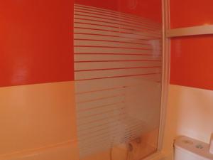 a bathroom with a shower with a glass door at Appartement lumineux 60m² · 2 ch. · Balcon · WIFI · Parking - FR-1-346-557 in Arc 1800