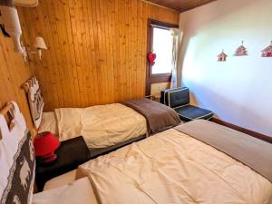 a bedroom with two beds and a window at Appartement La Clusaz, 2 pièces, 4 personnes - FR-1-459-215 in La Clusaz