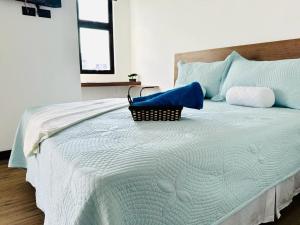 Een bed of bedden in een kamer bij Apartamento Delux by M&F