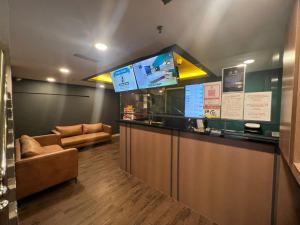 TV a/nebo společenská místnost v ubytování Seeds Hotel Chow Kit