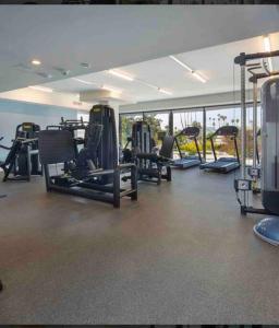 Het fitnesscentrum en/of fitnessfaciliteiten van Relax on Wilshire With A View
