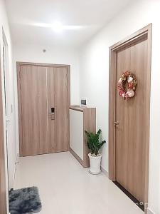 a hallway with a door and a potted plant at SNOW`S HOUSE in Ho Chi Minh City