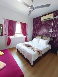 Katil atau katil-katil dalam bilik di D'luna Homestay Terengganu SEA VIEW / DRAWBRIGE VIEW / NEAR HSNZ, KTCC, DRAWBRIGE