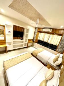 Postel nebo postele na pokoji v ubytování Hotel BKC Prime Near Trade Centre US Embassy, Mumbai
