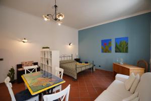A seating area at Casa Fabio