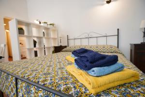A bed or beds in a room at Casa Fabio
