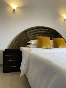 Кровать или кровати в номере Zenith Apartment