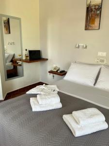 A bed or beds in a room at Iolkos Hotel Apartments