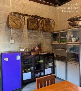 Nhà bếp/bếp nhỏ tại Lap nai doi homestay and space