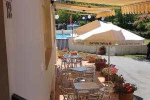 The swimming pool at or close to Hotel Arco Iris