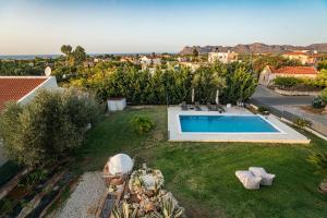 The swimming pool at or close to Villa Detoro
