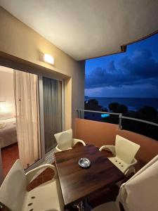 A seating area at Iolkos Hotel Apartments