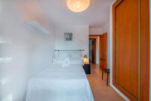 Una cama o camas en una habitación de Villa Cala Pi