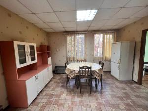 Η κουζίνα ή μικρή κουζίνα στο Почивна база Пиринпласт +10 φωτογραφίες