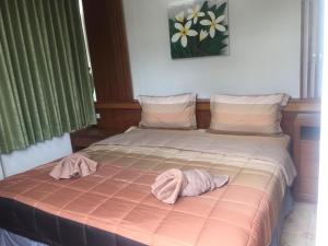 Postel nebo postele na pokoji v ubytování Praew Guesthouse