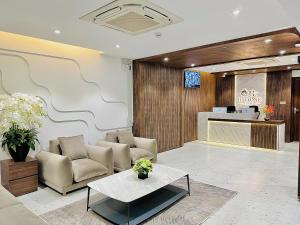 a lobby with a couch and a table and a counter at Hải Long Hotel 2 in Vung Tau +151 photos