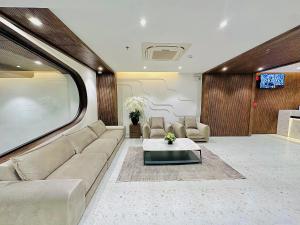 a living room with a couch and a table at Hải Long Hotel 2 in Vung Tau