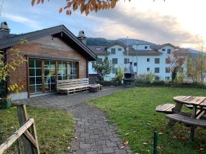a park with a picnic table and a building at Chalet Müsli in Wildhaus