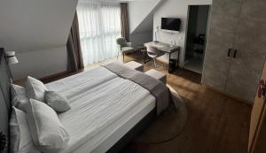 Postel nebo postele na pokoji v ubytování Hotel am Markt