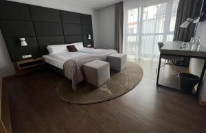 Postel nebo postele na pokoji v ubytování Hotel am Markt