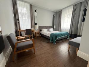 Postel nebo postele na pokoji v ubytování Hotel am Markt