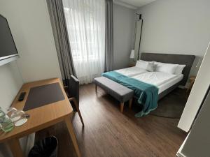 Postel nebo postele na pokoji v ubytování Hotel am Markt