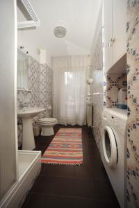 Ένα μπάνιο στο APPARTAMENTO FIEMME