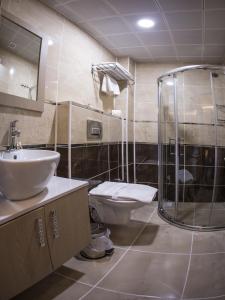 Koupelna v ubytování Payidar Hotel