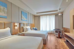 Postel nebo postele na pokoji v ubytování Doubletree By Hilton Varanasi